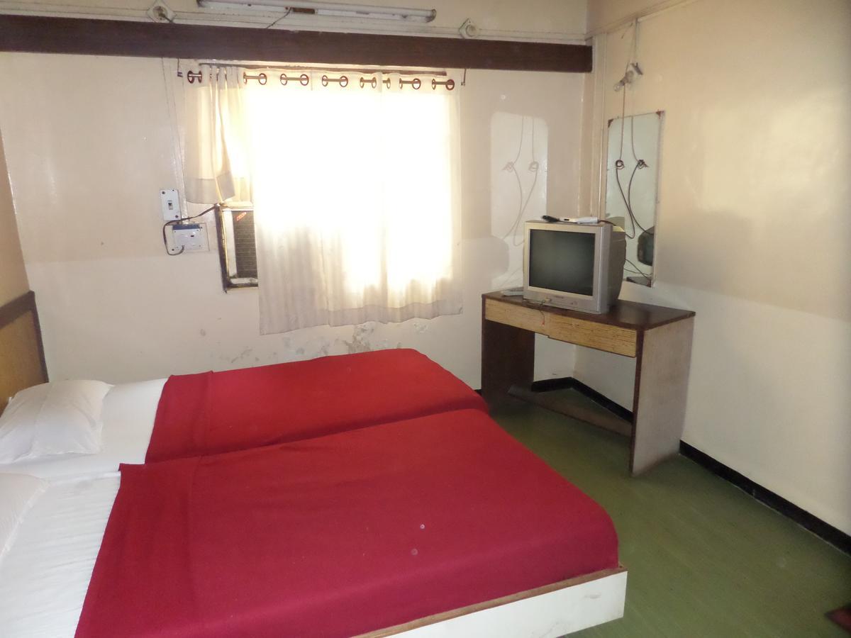 Hotel Sadanand Sāngli Eksteriør billede