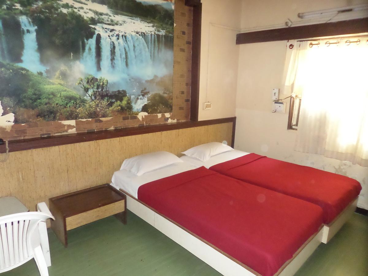 Hotel Sadanand Sāngli Eksteriør billede